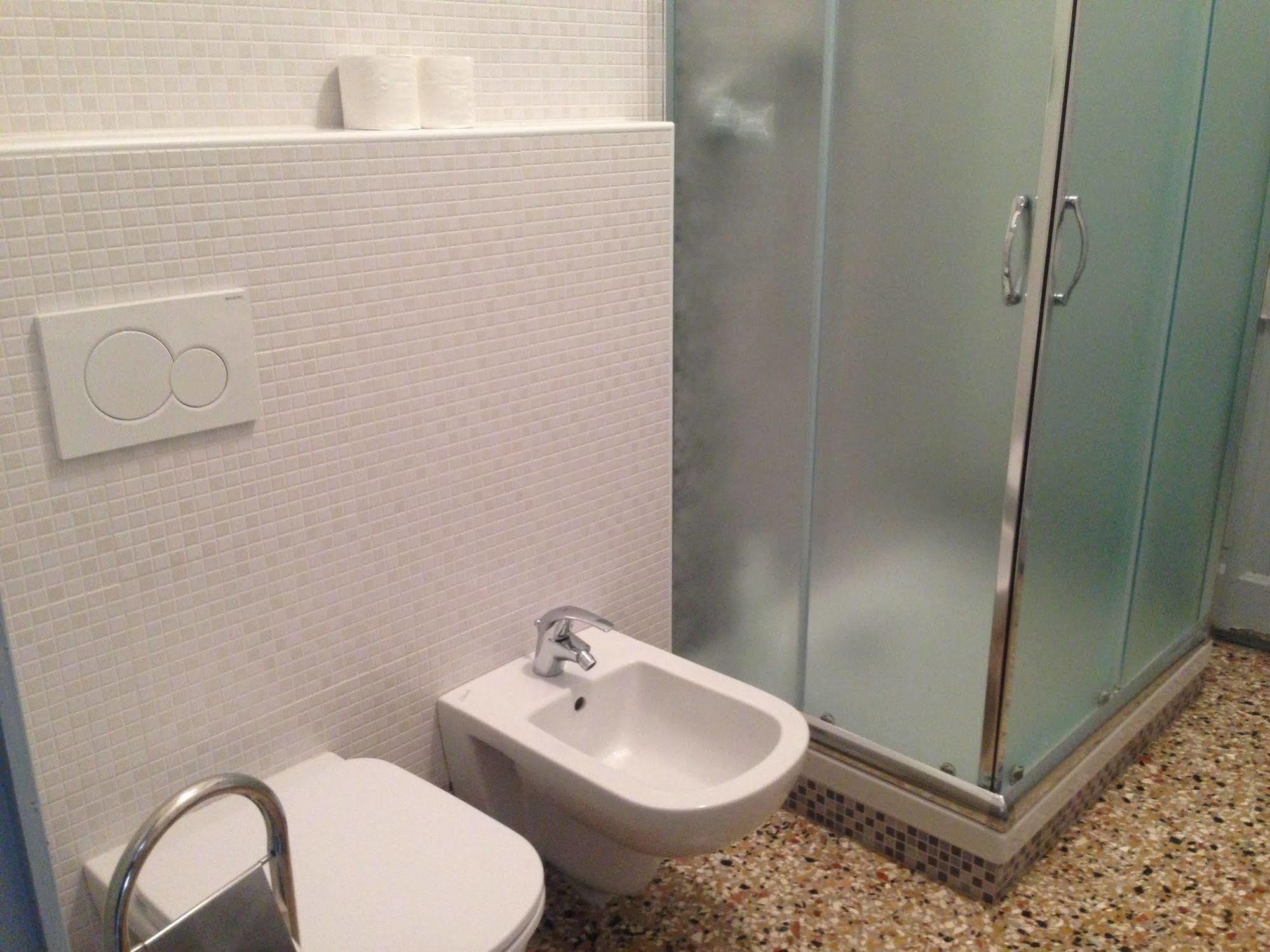 Kro Guest House Loredana *