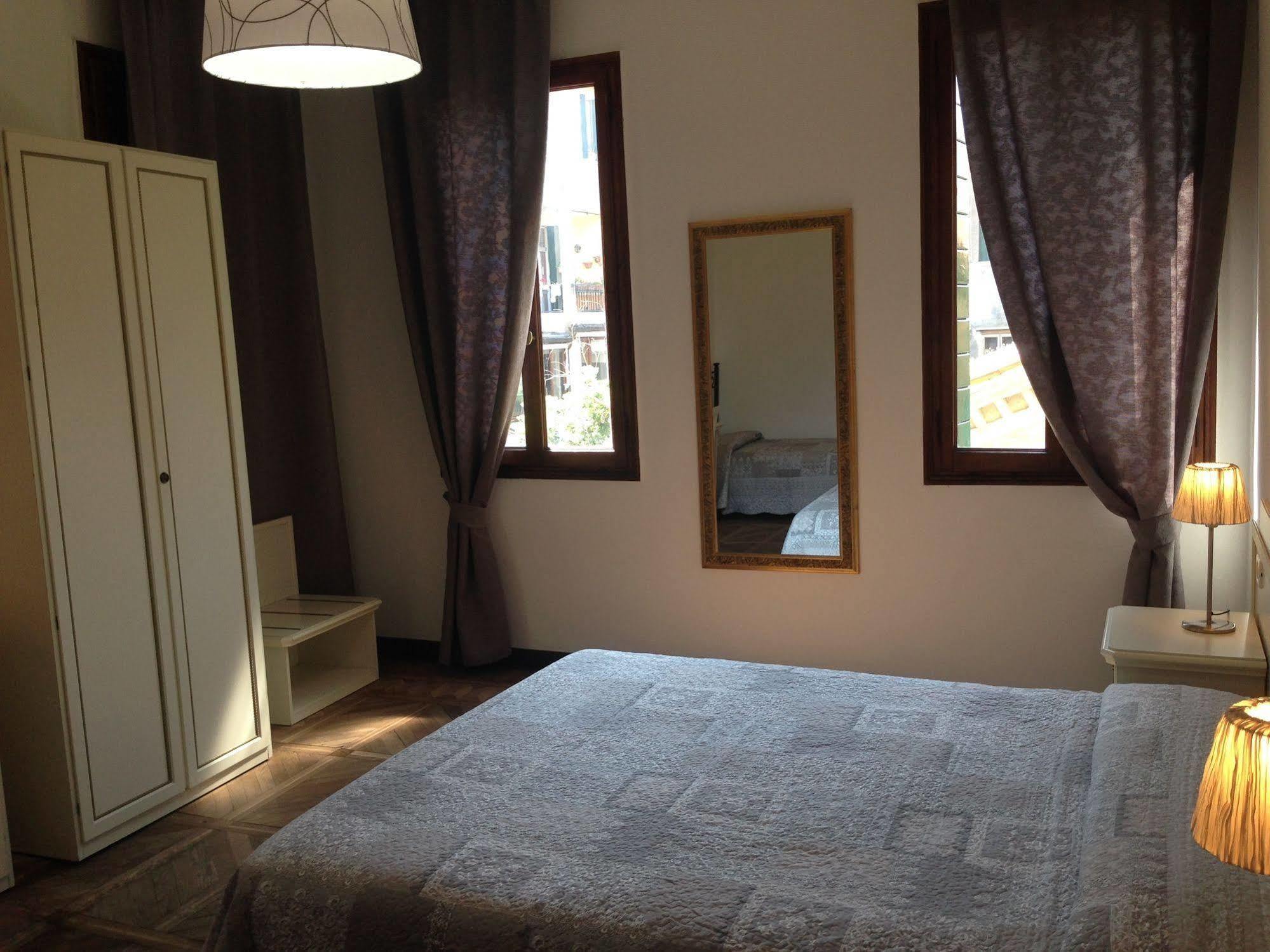Kro Guest House Loredana *