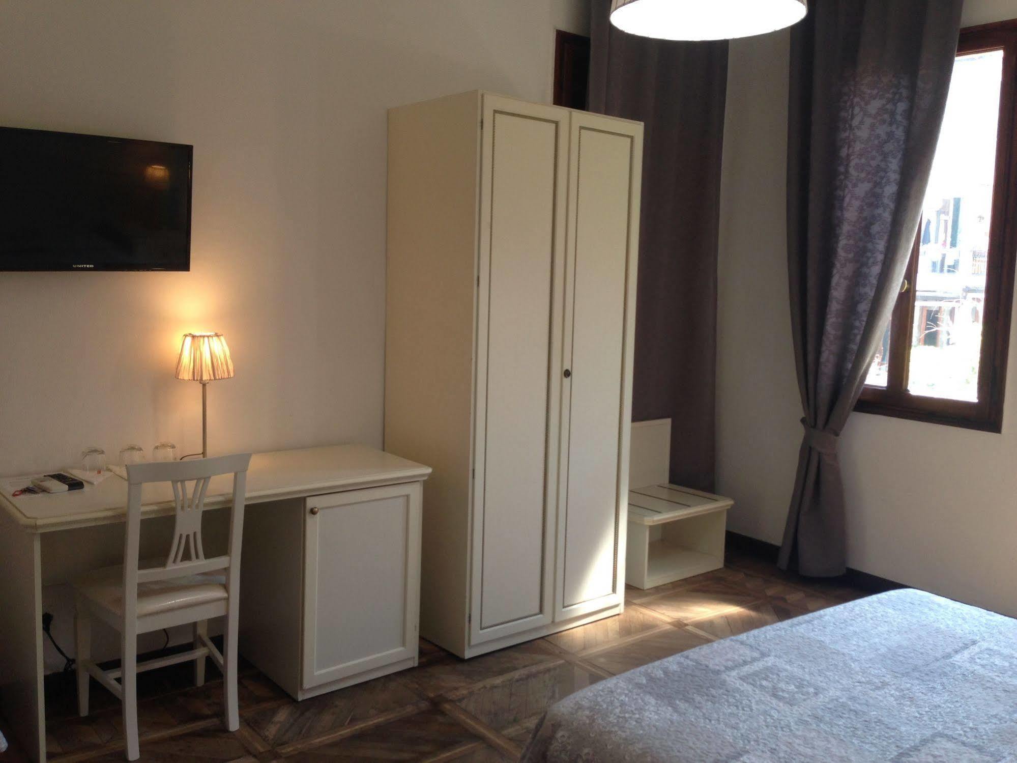 Guest House Loredana Kro *